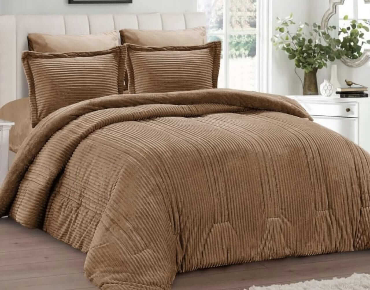 طاولة طعام فضى